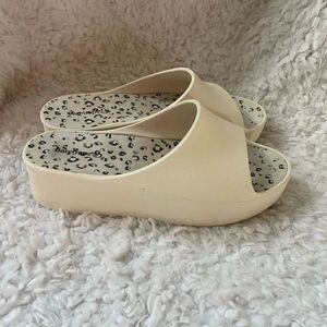 Bare traps Parvati off white platform wedge slip on sandals Size 7